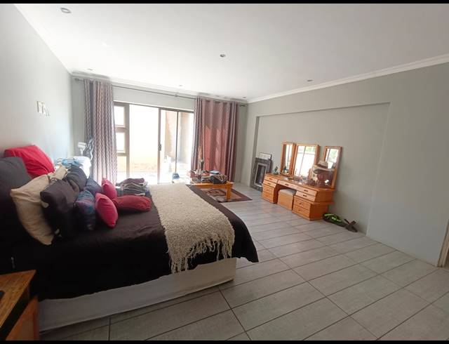 4 BEDROOM HOUSE FOR SALE IN VANDERBIJLPARK SE 8